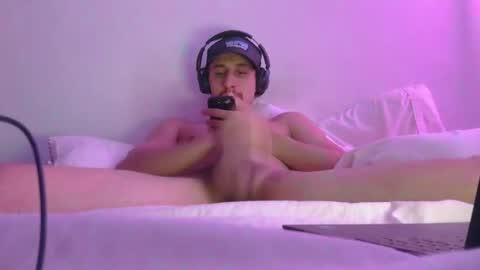 Snapshot of youknowwhoitis412 chatting on March 29, 4:34 am Edging my Girthy Dick online show from March 29, 4:34 am