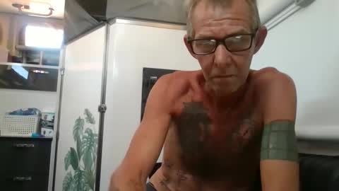 Snapshot of youknowyouwanna79 chatting on November 1, 2:57 am Travelling Kinky Couple online show from November 1, 2:57 am