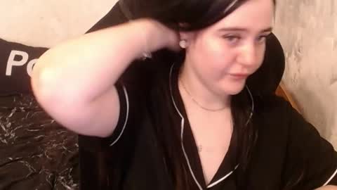 your_8a8y online show from October 15, 6:02 am