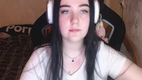 your_8a8y online show from November 17, 1:11 am