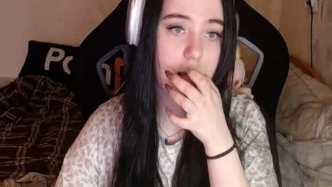 your_8a8y online show from November 20, 11:32 am