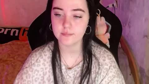 your_8a8y online show from December 2, 5:13 am