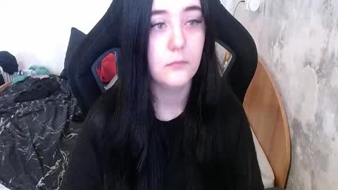 your_8a8y online show from May 3, 11:38 am
