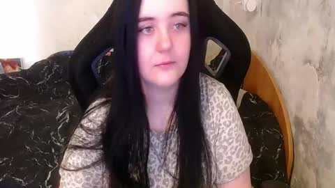 your_8a8y online show from May 12, 5:59 am