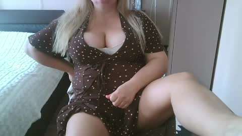 Snapshot of your__maria chatting on May 20, 8:31 am Maria Love online show from May 20, 8:31 am