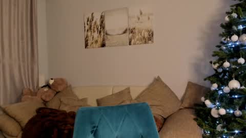 Snapshot of your__voice chatting on February 10, 6:35 pm Camilla online show from February 10, 6:35 pm