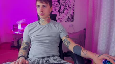 Snapshot of your_candy_boy chatting on December 2, 3:04 am Hey my names Eric Would love to know each other better online show from December 2, 3:04 am