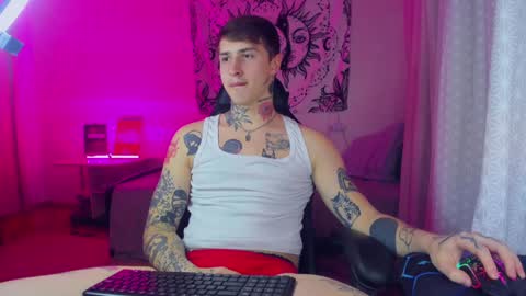Snapshot of your_candy_boy chatting on December 3, 8:17 pm Hey my names Eric Would love to know each other better online show from December 3, 8:17 pm