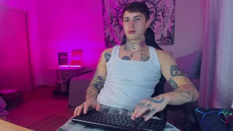 Snapshot of your_candy_boy chatting on December 4, 2:31 am Hey my names Eric Would love to know each other better online show from December 4, 2:31 am
