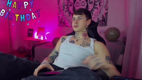 Snapshot of your_candy_boy chatting on December 10, 2:05 am Hey my names Eric Would love to know each other better online show from December 10, 2:05 am