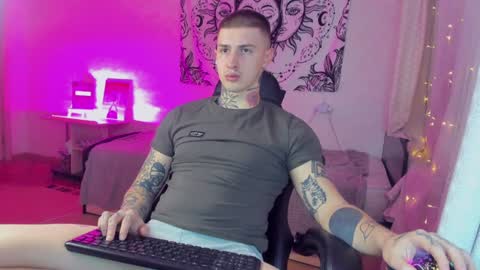 Snapshot of your_candy_boy chatting on December 16, 3:30 am Hey my names Eric Would love to know each other better online show from December 16, 3:30 am