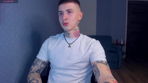 Snapshot of your_candy_boy chatting on March 4, 5:45 pm Hey my names Eric Would love to know each other better online show from March 4, 5:45 pm