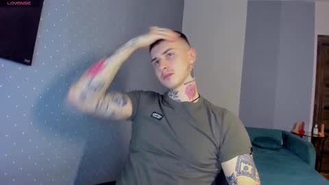 Snapshot of your_candy_boy chatting on March 5, 8:32 pm Hey my names Eric Would love to know each other better online show from March 5, 8:32 pm