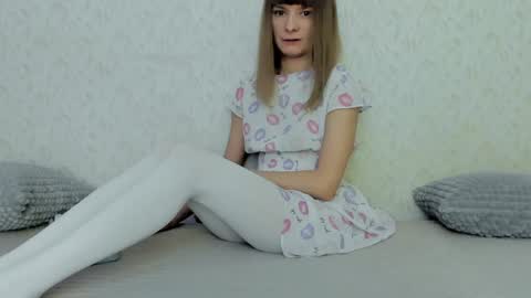 Snapshot of your_caramelka chatting on December 3, 5:31 am Lily online show from December 3, 5:31 am