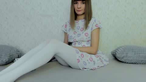 Snapshot of your_caramelka chatting on December 4, 5:27 am Lily online show from December 4, 5:27 am