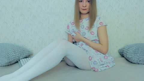 Snapshot of your_caramelka chatting on January 7, 7:52 am Lily online show from January 7, 7:52 am