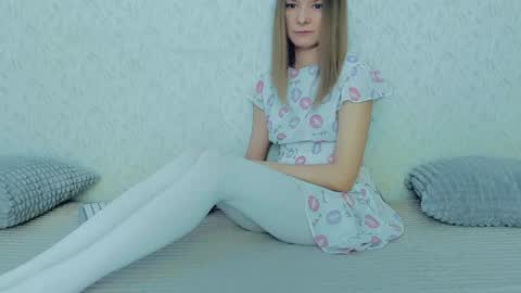 Snapshot of your_caramelka chatting on February 6, 5:25 am Lily online show from February 6, 5:25 am