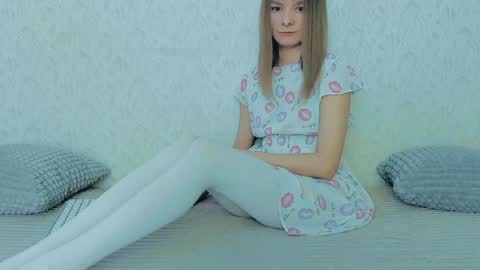 Snapshot of your_caramelka chatting on February 7, 5:10 am Lily online show from February 7, 5:10 am