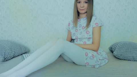 Snapshot of your_caramelka chatting on February 7, 12:06 pm Lily online show from February 7, 12:06 pm