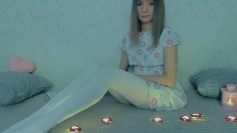 Snapshot of your_caramelka chatting on February 17, 7:37 am Lily online show from February 17, 7:37 am