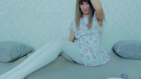 Snapshot of your_caramelka chatting on February 18, 6:59 am Lily online show from February 18, 6:59 am
