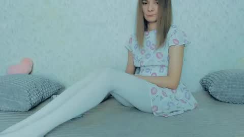 Snapshot of your_caramelka chatting on February 18, 12:06 pm Lily online show from February 18, 12:06 pm