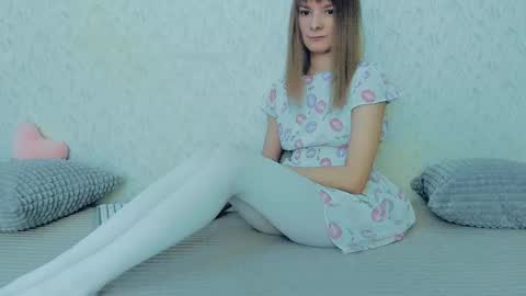Snapshot of your_caramelka chatting on February 19, 5:16 am Lily online show from February 19, 5:16 am