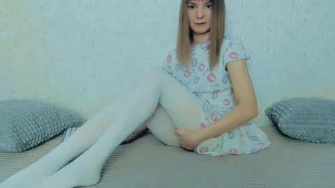 Snapshot of your_caramelka chatting on February 19, 11:49 am Lily online show from February 19, 11:49 am