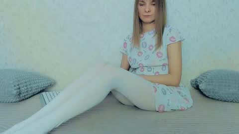 Snapshot of your_caramelka chatting on February 23, 1:32 pm Lily online show from February 23, 1:32 pm