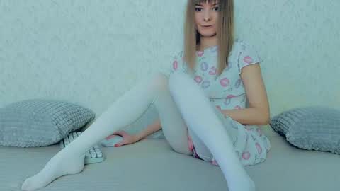 Snapshot of your_caramelka chatting on March 5, 6:12 am Lily online show from March 5, 6:12 am