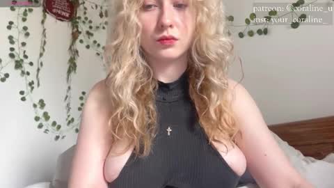 Snapshot of your_coraline_ chatting on October 26, 8:31 am your_coraline_ online show from October 26, 8:31 am