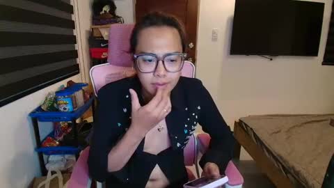 Snapshot of your_dreamgirlxxx69 chatting on March 6, 2:35 pm your_dreamgirlxxx69 online show from March 6, 2:35 pm