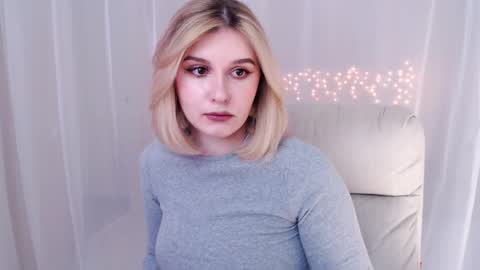 Snapshot of your_freya chatting on March 8, 11:05 am Freya online show from March 8, 11:05 am