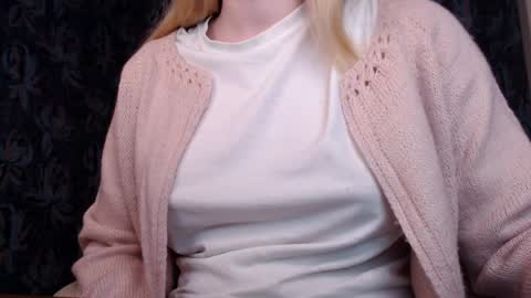 Snapshot of your_freya chatting on April 4, 4:37 pm Freya online show from April 4, 4:37 pm