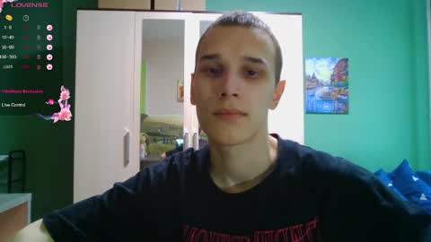 Snapshot of your_honeyy chatting on April 4, 8:23 am Mark online show from April 4, 8:23 am