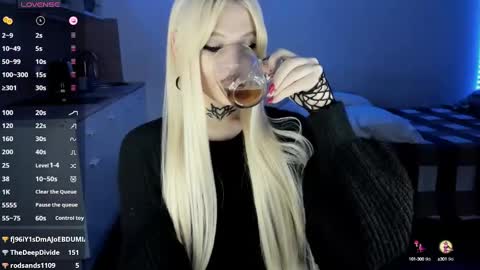 Snapshot of your_little_eva chatting on March 5, 9:48 pm Eva online show from March 5, 9:48 pm