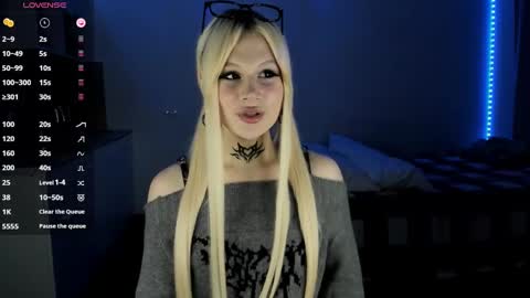 Snapshot of your_little_eva chatting on March 6, 10:04 pm Eva online show from March 6, 10:04 pm