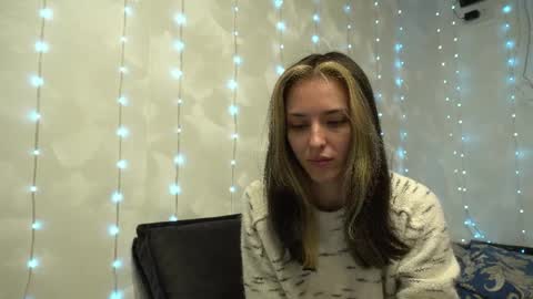 Snapshot of your_little_flexible_girl chatting on April 8, 8:31 pm Meri online show from April 8, 8:31 pm