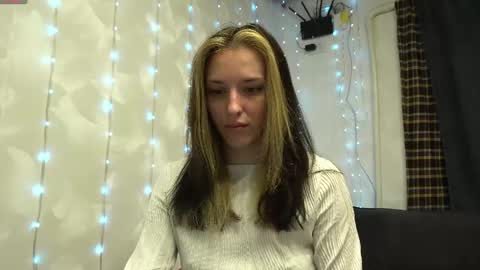 Snapshot of your_little_flexible_girl chatting on April 12, 8:25 pm Meri online show from April 12, 8:25 pm