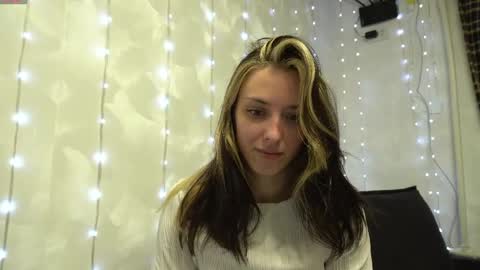 Snapshot of your_little_flexible_girl chatting on April 14, 8:04 pm Meri online show from April 14, 8:04 pm