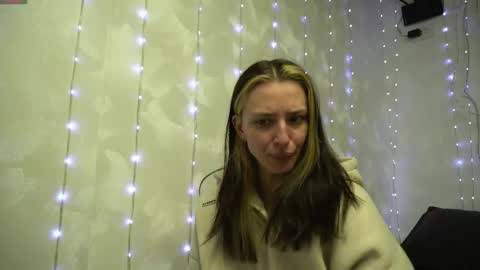 Snapshot of your_little_flexible_girl chatting on April 28, 7:52 pm Meri online show from April 28, 7:52 pm