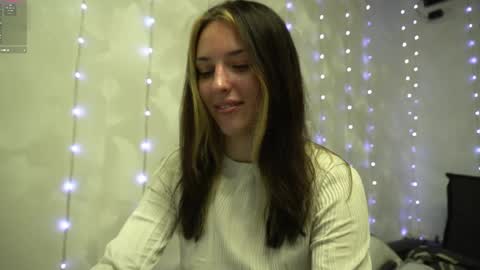 Snapshot of your_little_flexible_girl chatting on April 29, 8:04 pm Meri online show from April 29, 8:04 pm