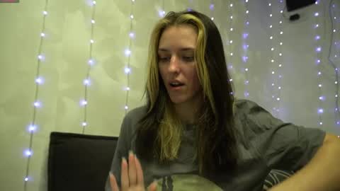 Snapshot of your_little_flexible_girl chatting on April 30, 7:53 pm Meri online show from April 30, 7:53 pm