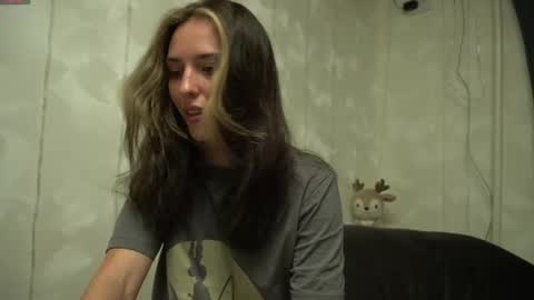 Snapshot of your_little_flexible_girl chatting on May 8, 8:58 pm Meri online show from May 8, 8:58 pm