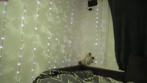 Snapshot of your_little_flexible_girl chatting on May 10, 8:14 pm Meri online show from May 10, 8:14 pm