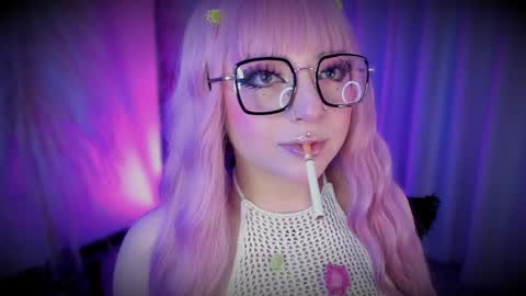 Cami independent model online show from May 2, 6:51 am