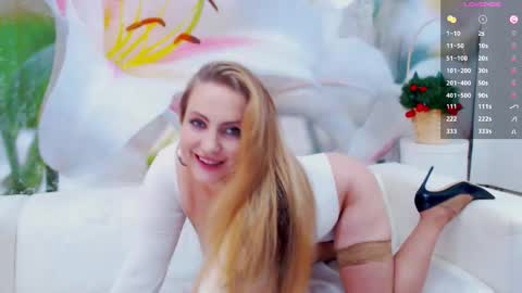 Snapshot of your_milf_lilly chatting on October 3, 6:10 am Lilly online show from October 3, 6:10 am