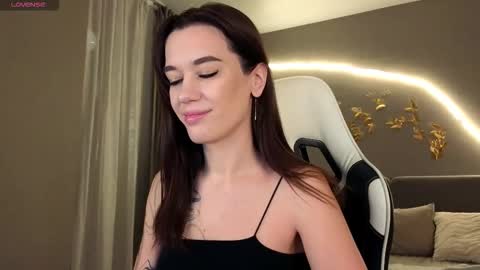 Jessica Loyd online show from November 6, 2:45 am