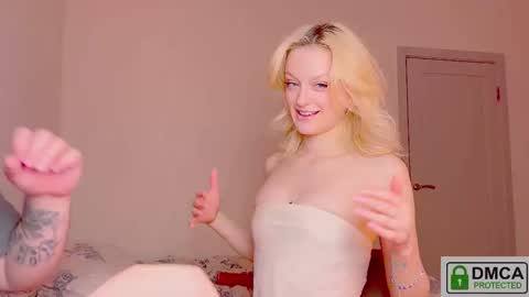 your_molly_mark online show from May 13, 9:55 pm