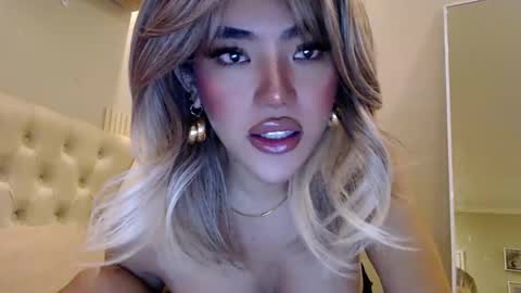 Snapshot of your_pov chatting on March 4, 2:39 am Lena online show from March 4, 2:39 am